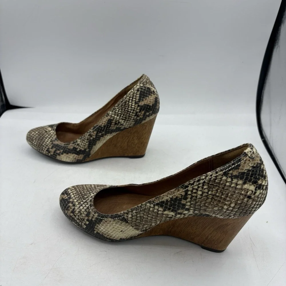 Clarks Shoes Womens Size 7.5 M Indigo Snake‎ Print Wood Wedge Pump Slip On Heels